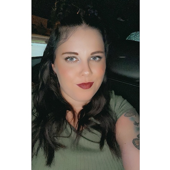 Meet your Posher 🍂🖤🫒 - Picture 3 of 17